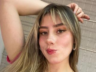 LivelyVanderWood - Live sex cam - 24381993
