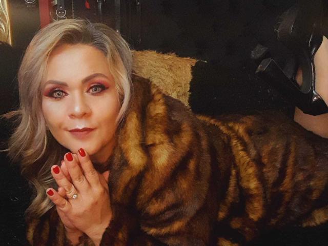 VictoriiaGray - Live porn &amp; sex cam - 24388485