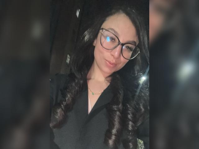 CamilleRios - Live Sex Cam - 24399985