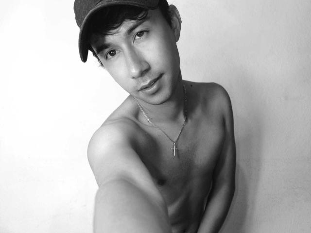 OliverHot69 - Live porn &amp; sex cam - 24410033