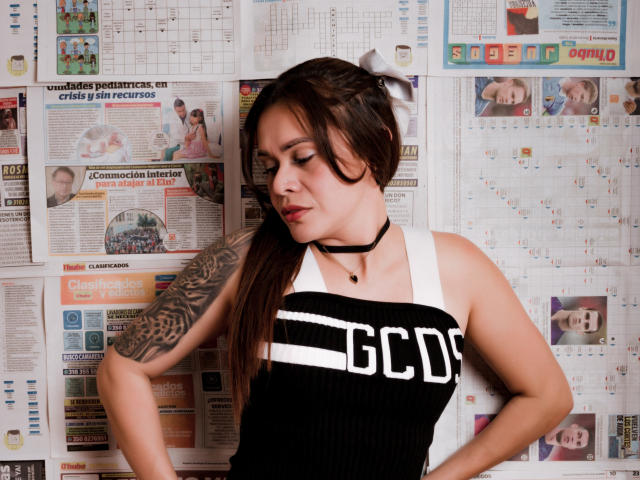 LuciHotDesire - Sexe cam en vivo - 24412061