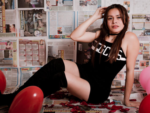 LuciHotDesire - Sexe cam en vivo - 24412073