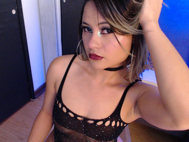 CassieJones - Porno na żywo i seks kamera - 24412433