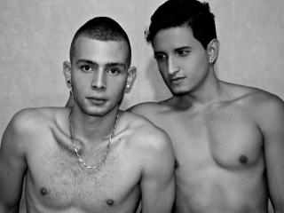 JERRYForJHONATAN - Show hard with this shaved pubis Male couple 