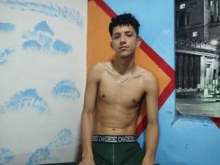 AlejoLopez69 - Live porn &amp; sex cam - 24416913