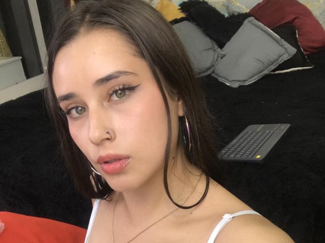 TiffanySilvye - Live sex cam - 24417597