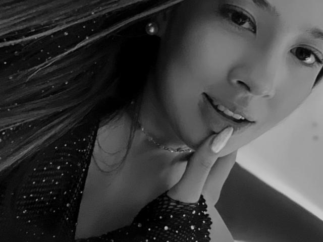 EmmaLombardi - Élő pornó és szexkamera - 24422289