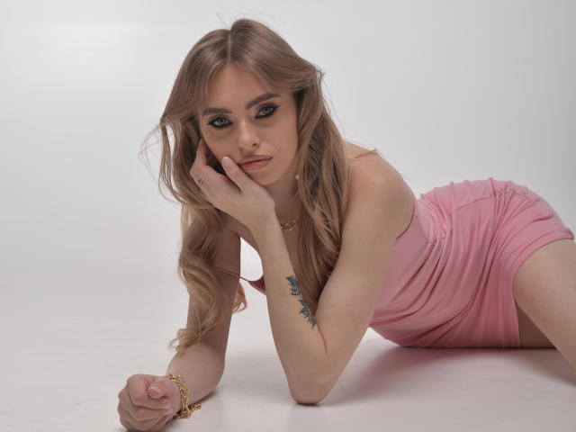 ChloeBright - сексуальная веб-камера в реальном времени - 24423933