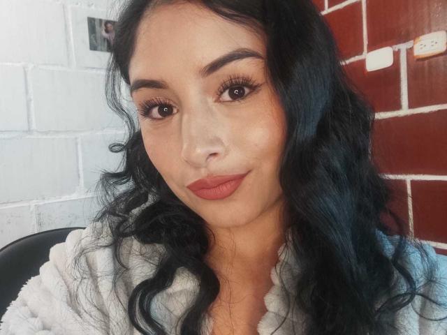 EmilyVv - Camera khiêu dâm &amp; quyến rũ trực tiếp - 24432409