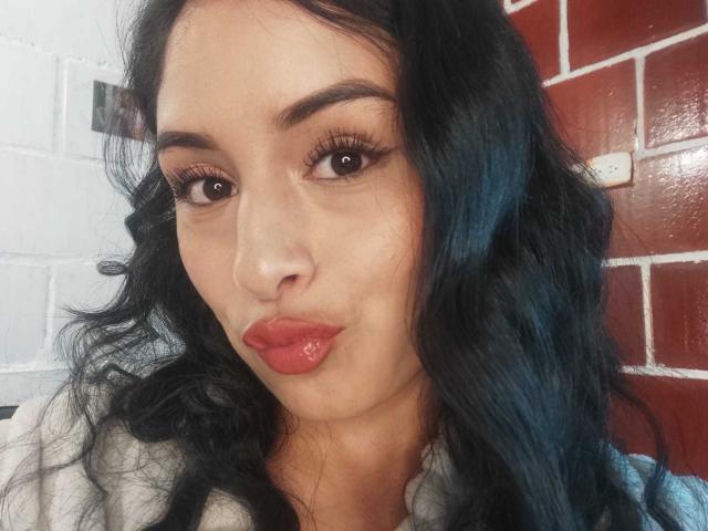 EmilyVv - Élő pornó és szexkamera - 24432493