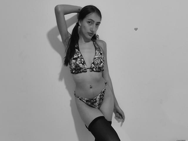 KiriamGomez - Live porn &amp; sex cam - 24434017