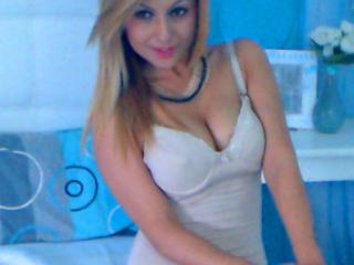 Aaliyahh - Live sex cam - 2444745