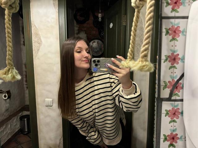 EmmyCharm - Élő pornó és szexkamera - 24453993