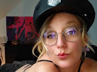 MissEvaSensuelle - Live porn &amp; sex cam - 24466917