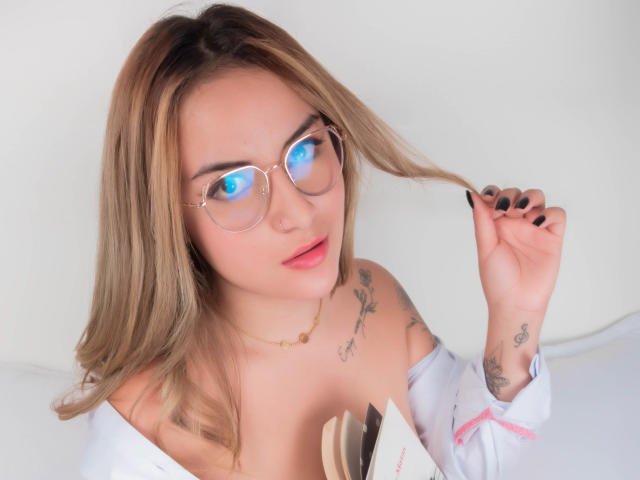 EmilyBrrown - ライブポルノ&amp;セックスカム - 24469701