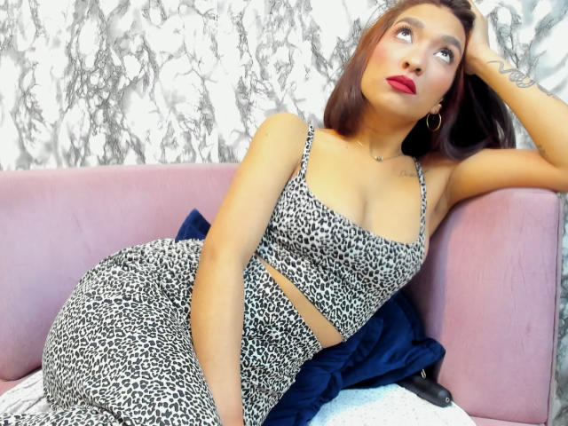 ElyWhitee - Live Sex Cam - 24471081
