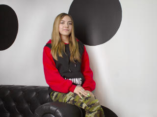 LucyRichards - Live porn &amp; sex cam - 24472193