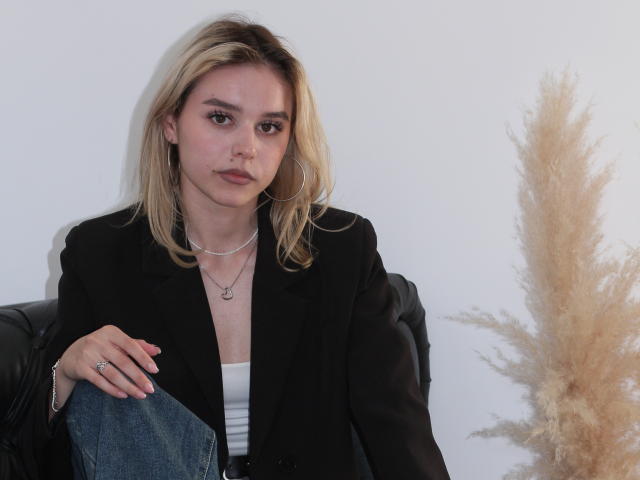 EmelyHailey - Live sex cam - 24472385