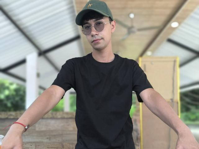 OliverHot69 - Live porn &amp; sex cam - 24483597