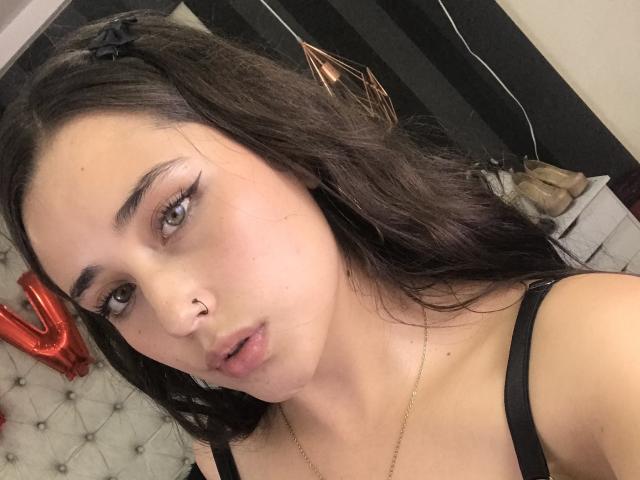 TiffanySilvye - Élő pornó és szexkamera - 24495273