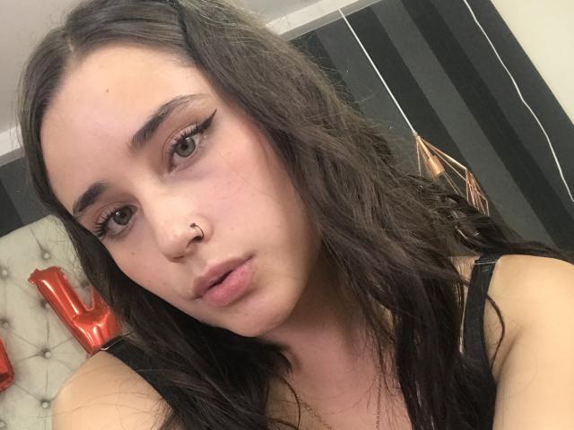 TiffanySilvye - Live sex cam - 24495281