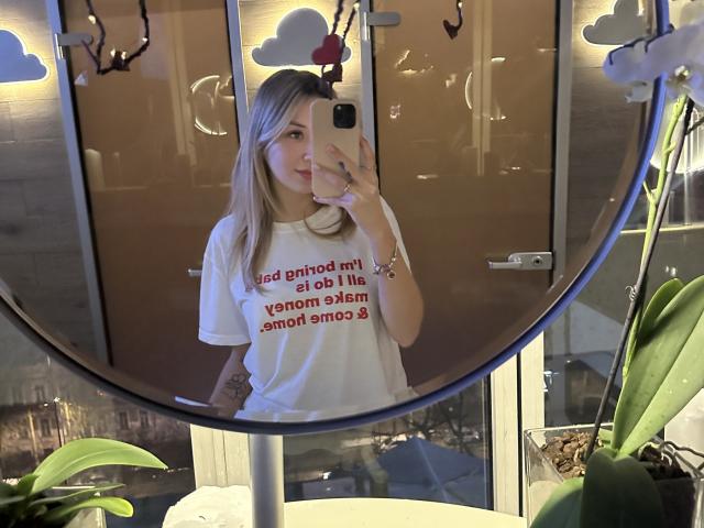 VikkyLikky - Porno na żywo i seks kamera - 24498277