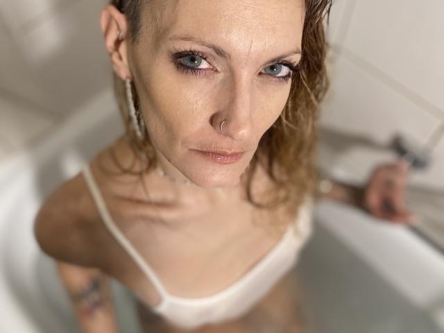 DaneeSoHot - Live sex cam - 24513729