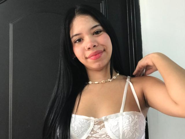 EmaGarces - Live Sex Cam - 24538861