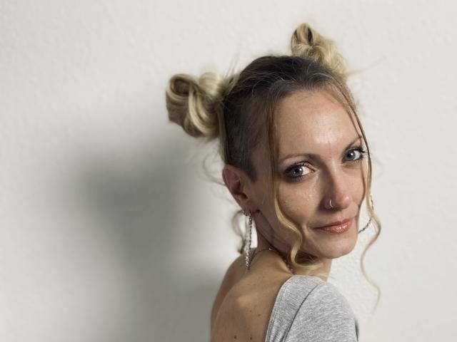 DaneeSoHot - Live porn &amp; sex cam - 24539965