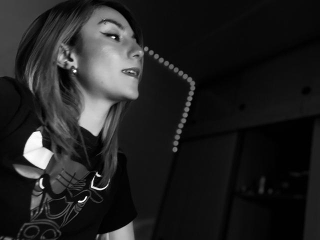 AmyStreetwise69 - Live porn &amp; sex cam - 24539997