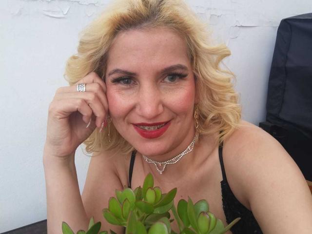 GiuliaAddams - Live porno og sexkamera - 24548121