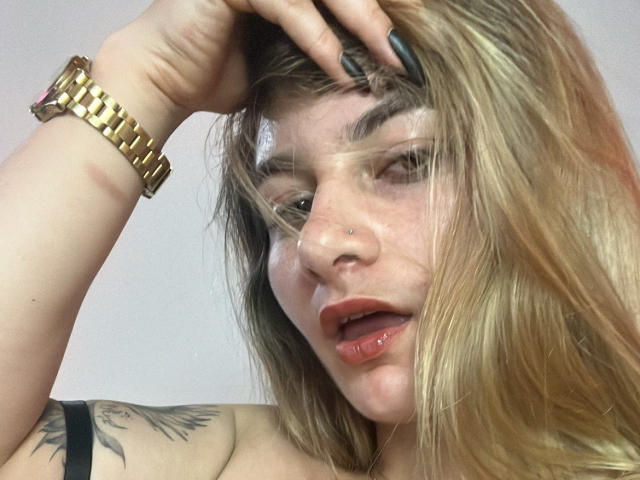 AtheneaRossi - Live porn &amp; sex cam - 24570873