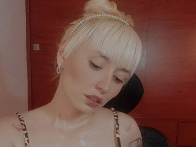 SaraleePoison - Live sex cam - 24580133