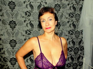 HelgaCharm - Web cam porn avec une Femmes avec le sexe entièrement taillé  