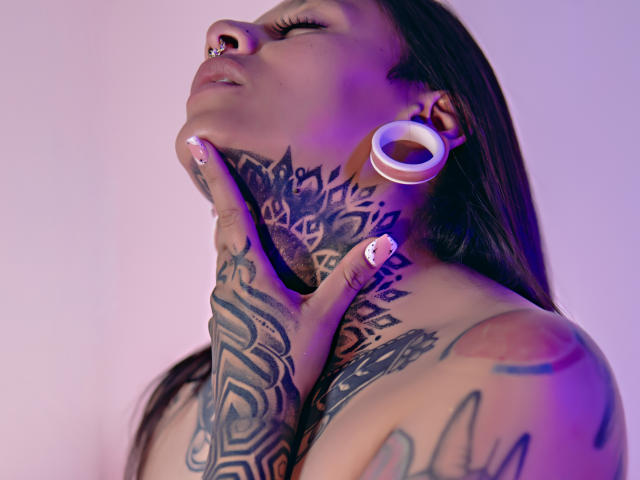 NikyHenao - Live porn &amp; sex cam - 24596097