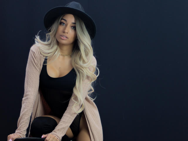 DianaHopson - Live sex cam - 24600689