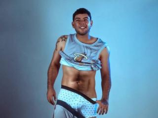 ValeryvsBigcock - Live porn &amp; sex cam - 24623389