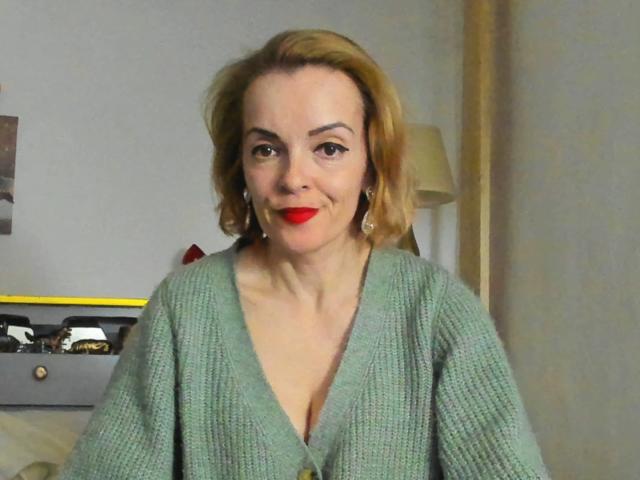 KateRouge - Live sexe cam - 24624405