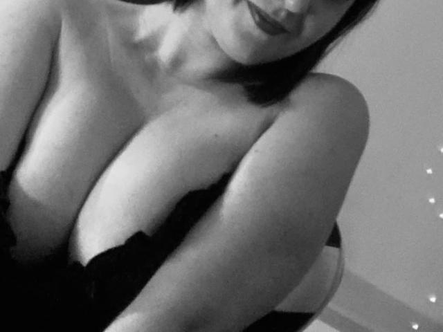 MelanieAhHot - Live sexe cam - 24632365