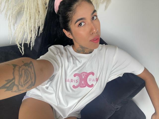 Chanelly - Élő pornó és szexkamera - 24632925