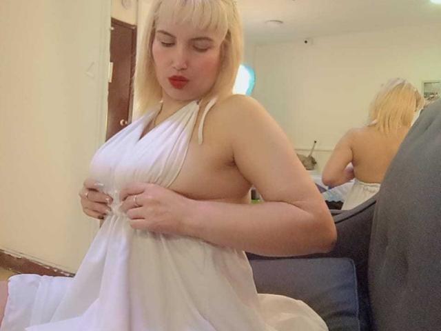 GiuliaAddams - Live sex cam - 24642049