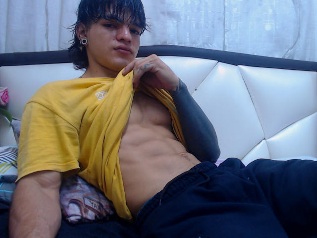 AlexBernal - Live porn &amp; sex cam - 24649825