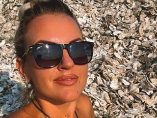 KiraCandy - Live porn &amp; sex cam - 24652821