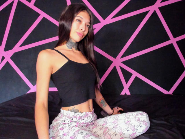 KatieSantana - Live porno og sexkamera - 24658493