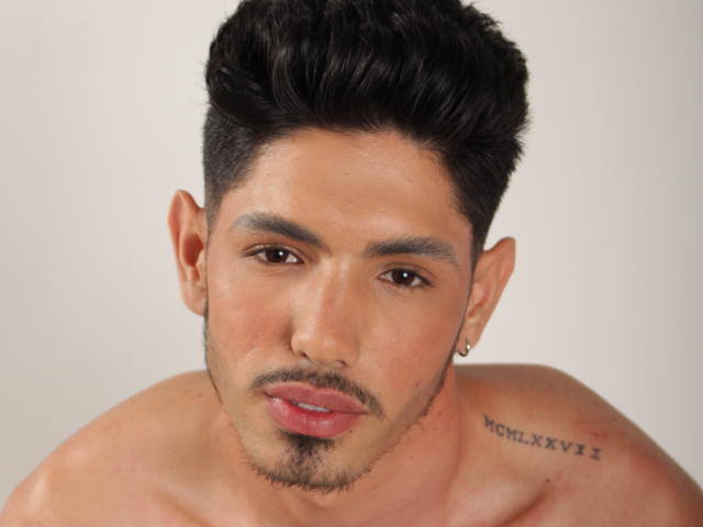 FabrizzioHot - Live sex cam - 24700125