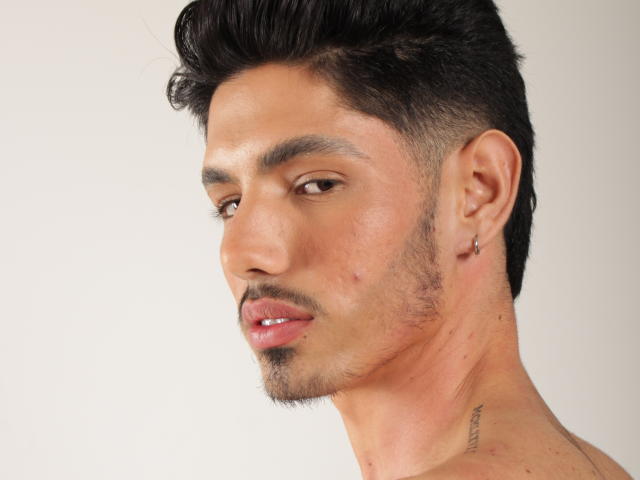 FabrizzioHot - Live porn &amp; sex cam - 24700129