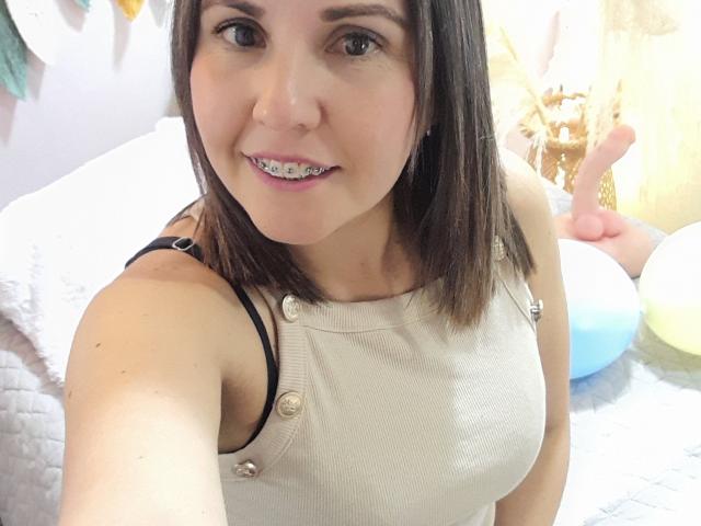 AdelaShery - Sexe cam en vivo - 24706789