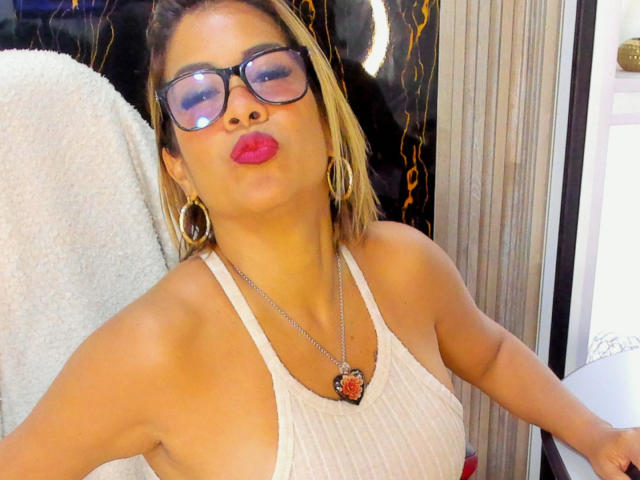 AlixLow - сексуальная веб-камера в реальном времени - 24707697