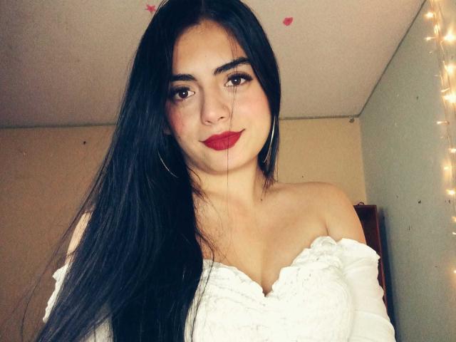 EmaRosee - сексуальная веб-камера в реальном времени - 24707873