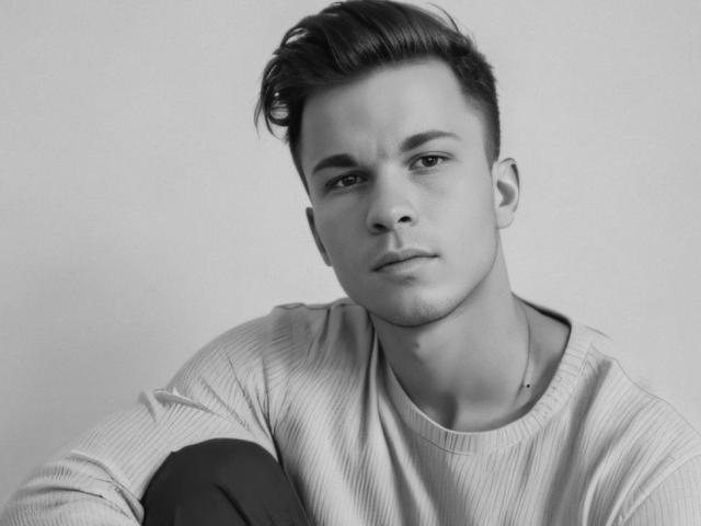 BradTasty - сексуальная веб-камера в реальном времени - 24711293